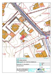 Situasjonskart som viser tomtene, eiendomsnummer, vei og terrengforhold for en ombygging og tilbygg.