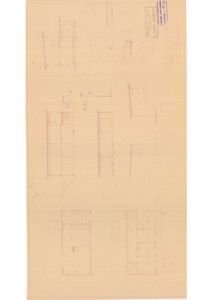 Bildet viser en tegning med flere etasjeplaner (eller romfordelinger) for en bygning, inkludert vegglinjer, dører og romoppdeling.