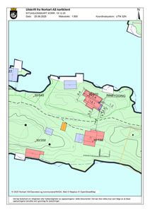 Situasjonskart som viser tomtens form, høydeforhold (konturlinjer), eksisterende og planlagte bygninger, samt innbyggingsgrenser.