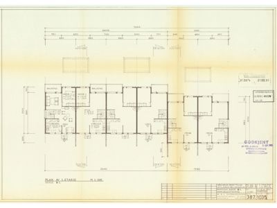 Plantegning av 1. etasje (PLAN AV 1. ETASJE) som viser romfordeling, dører, vinduer og mål.