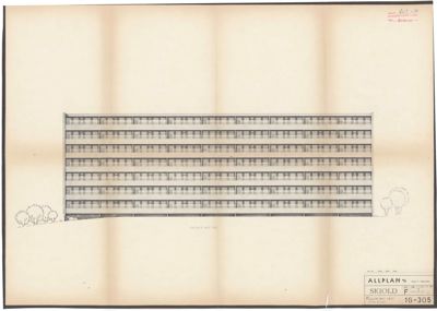 Fasadetegning av en fleretasjes bygning sett fra vest.