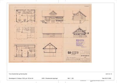 Dette bildet viser en tegningssamling for et hus. Det er inkludert et etasjeplan (nederst til venstre), et snitt (nederst til høyre), og tre utsnitt av fasaden (øverst til høyre, midt til høyre, og midt til venstre).