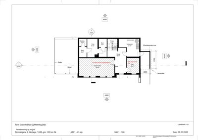 Etasjeplan (U. etg) som viser romfordeling, mål og utvendige forhold for en bygning.