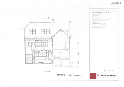 Snittegning (SNITT B-B) som viser bygningens indre oppbygning, høyder og romfordeling sett fra siden.