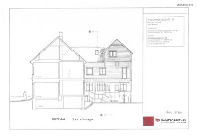 Snittegning (SNITT A-A) som viser bygningens tverrsnitt, høyder og konstruksjon.