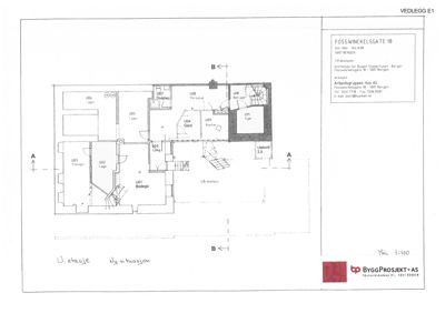 Etasjeplan for 1. etasje (U. etasje) av en bygning på Foss Winckelsgate 18, som viser romfordeling, dører og trapp.