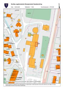 Situasjonsplan for Nordby ungdomsskole som viser bygningers plassering, eiendomsgrenser, veier og infrastruktur.