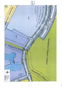 Situasjonsplan som viser tomtens beliggenhet, omgivende infrastruktur (veier, skiløyper), bygningers plassering og arealbruk.