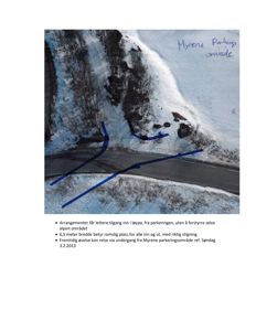Et fotografi av et snødekt terreng med en vei, med håndskrevne notater om 'Myrene Parkerings område' og tekst om anleggsmuligheter.