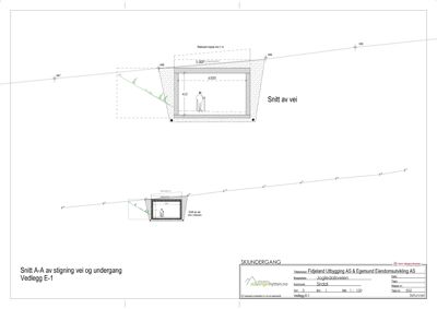 Snittegning av vei og undergang (Snitt A-A) med dimensjoner og profilering.
