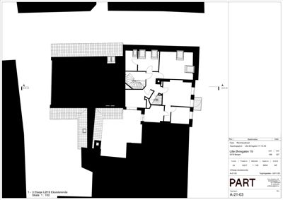Etasjeplan (1. etasje) av eksisterende bygning på Lille Øvreveien 19, med romfordeling, trapper og vinduer.