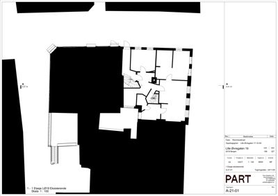 Etasjeplan (1. etasje) av eksisterende bygning på Lille Øvreveien 19. Planen viser romfordeling, vegger, trapp og snittlinjer.
