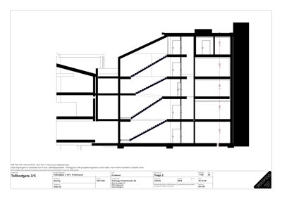 Snittegning som viser trappkonstruksjon, etasjeskift og høydemål i en bygning.