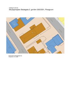 Situasjonsplan som viser bygningers plassering i forhold til gater (Skolegata, Storgata) og eiendomsnummer.