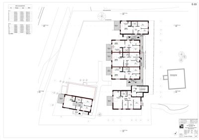 Etasjeplan (plan) som viser romfordeling, vegglinjer og areal for en bygning.
