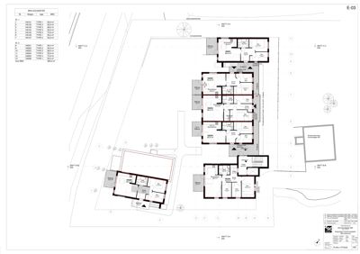 Etasjeplan med romfordeling, arealoppsett og snittreferanser for en bygning.