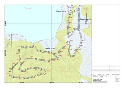 Situasjonsplan som viser et skiløypeanlegg med stigningskurver, høydemål og topografi.
