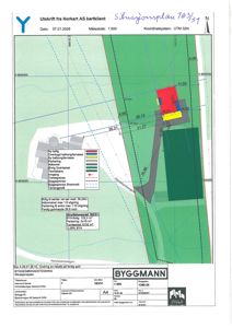 Situasjonsplan som viser bygningens plassering i forhold til naboeiendom og veier.