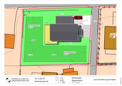 Situasjonsplan som viser tomtens grenser, bebyggelse, gressplener, uteplass og koter.