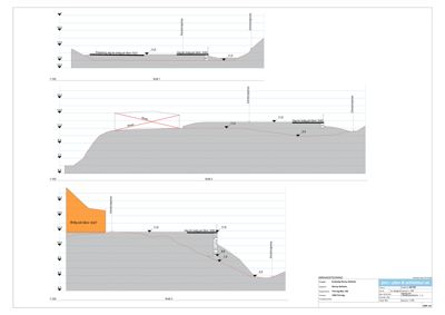 Snittegning som viser terrengprofilen og høydekurver for et område med planlagt vei og eksisterende bebyggelse.