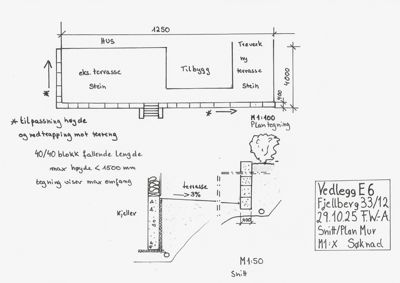 En håndtegnet teknisk detaljtegning som viser en snitt- og planløsning for en terrasse og en mur. Tegningen inkluderer mål (M1:400 og M1:50), konstruksjonsdetaljer (stein, treverk, blokk), terrassens helling (3%) og en notis om tilpasning av høyde og redtrapp mot terrenget.
