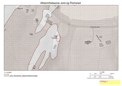 Kart over aktsomhetssoner (Jord og Flomsred) med bygningsplasseringer og et rødt sirkelmerke som markerer et spesifikt punkt.