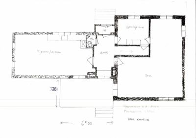 Et håndtegningsplan over et hus med rombetegnelser som 'Stue', 'Kjøkken/Allrom', 'Gang', 'Grosskitchen', 'WC' og 'VT'. Det er også angitt mål og adresse.