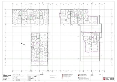 Etasjeplaner for en bygning med romfordeling, stueplaner og tekniske detaljer.