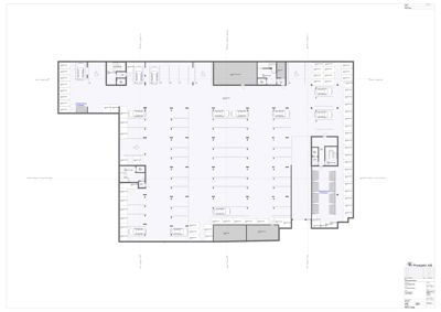 Etasjeplan (parkeringsplan) som viser plassering av bilplasser, rullestolplasser, gangveier og innganger.