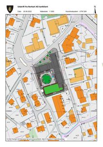 Situasjonsplan som viser bygningens plassering i forhold til nabolaget, veier og tomtegrenser.