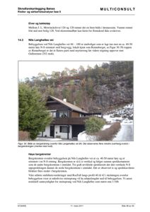 Fotografi av en bolig ved Nils Langhelles vei 84, sett fra en høyde med bergskråning i bakgrunnen. Bildet er en del av en skredfarekartlegging.