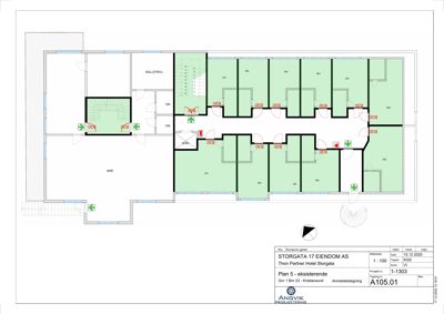 Etasjeplan (Plan 5) som viser romfordeling, dører og trapper i en bygning.