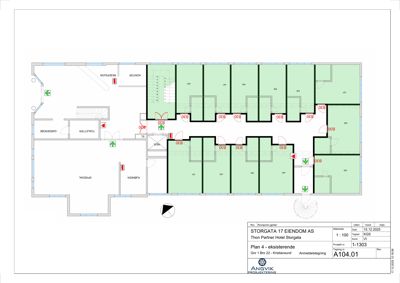 Etasjeplan (Plan 4) som viser romfordeling, dører, trapper og innvendige vegg i en bygning.