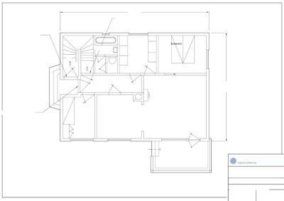 Plantegning av første etasje (Plan 1) med romfordeling, dører, vinduer og mål.