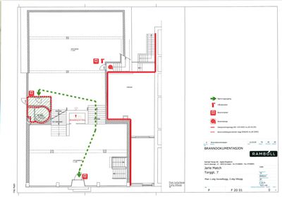 Etasjeplan (1. etg) med brannskjema som viser brannveier, brannutganger og brannskilte vegger.