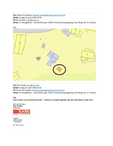 Situasjonsplan som viser flere bygninger på eiendommen, med en spesifikk tomt markert med en svart sirkel.