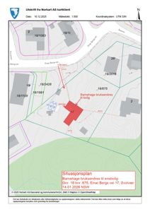 Situasjonsplan som viser eiendomsinndeling, naboeiendommer, veier og en planlagt endring av bruksform for en barnehage til bolig.