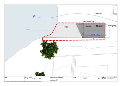 Situasjonsplan som viser bygningens plassering på tomten i forhold til byggegrense, bekken og støysonen.