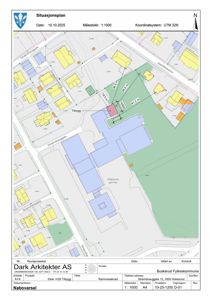 Situasjonsplan som viser bygningens plassering i forhold til nabolag, gater og tomtegrenser.