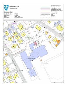 Situasjonskart som viser bygningenes plassering i forhold til hverandre og veier, med målestokk 1:1000.