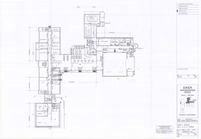 Etasjeplan (1. etasje) for Eiker Videregående Skole, som viser romfordeling, dører og veggkonstruksjoner.