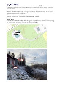 Et fotografi som viser eksisterende renseanlegg (rødt hus) og jernbanespor i et snødekket landskap. Bildet er merket med 'Frase-kart' og viser avstandsmålinger.