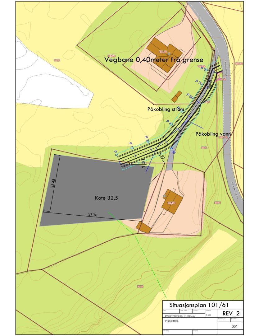 Situasjonsplan som viser tomt, bygninger, vegbane og tilkoblinger.