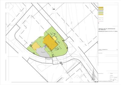 Situasjonsplan som viser tomtens plassering i forhold til nabolag, byggegrenser og arealoppdelinger.