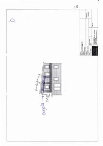 Fasadetegning som viser et oppriss av bygningens front med en tegnet pergola foran. Tegningen inneholder håndskrevne mål (5,2 m og 2,5 m) og en håndskrevet merking 'pergola'.