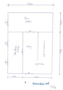 Håndskrevet etasjeplan (innvendig mål) for 1. etasje som viser romfordeling (Sov, Gang, Stue/Kjøkken, Terrass) og mål.