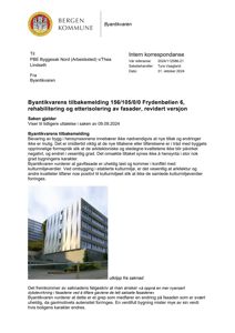 Fotografi av en bygning med en lysende fasade, inkludert i en dokumentasjon fra Bergen kommune.