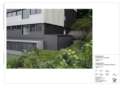 Fotografi av en bygning (Münsterbekken borettslag) med omgivende vegetasjon og terreng.