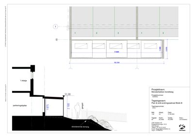 Snittegning som viser bygningens høydeprofil fra parkeringskjeller til 1. etasje, inkludert terrengforhold og gangsti.