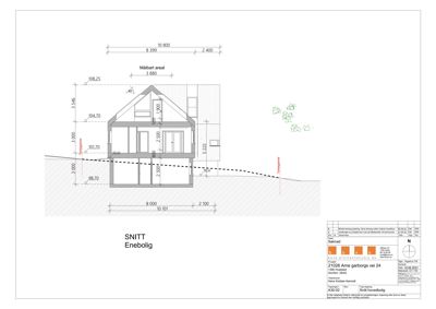 Snittegning av enebolig med mål og terrengforhold